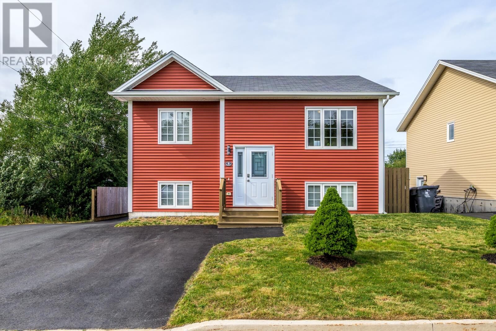 Property Photo: 5 Chatwood Crescent NL A1X 0B1
