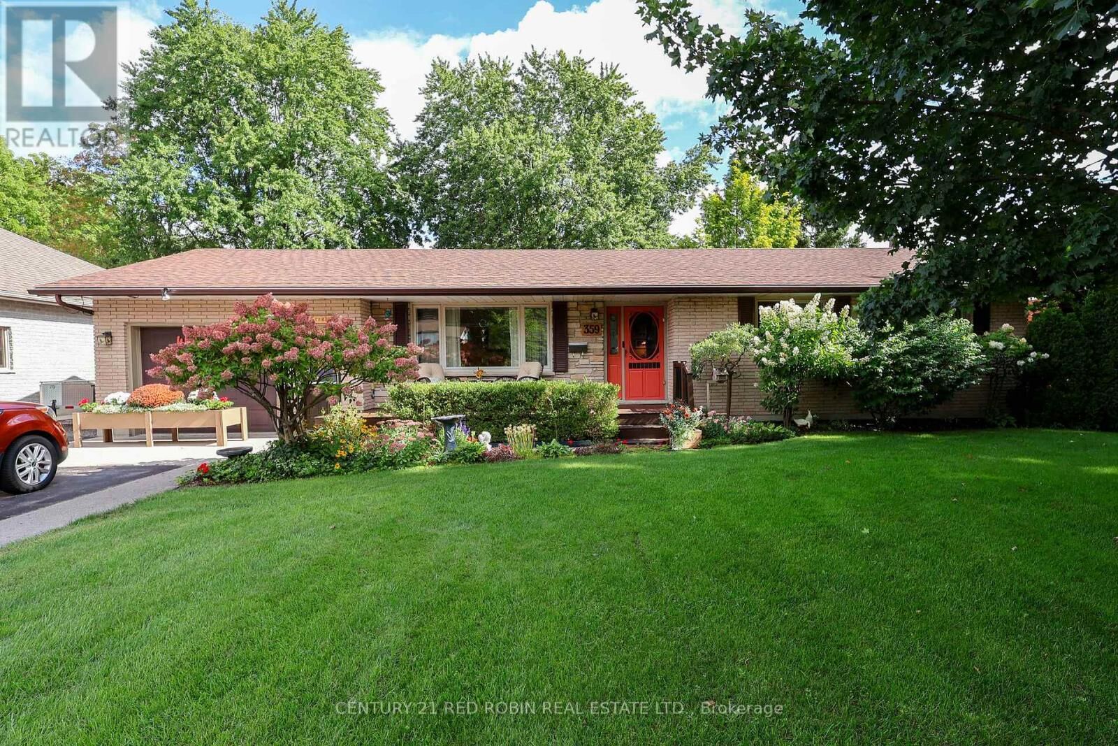 Property Photo:  359 Oak Avenue  ON N7G 3A9 
