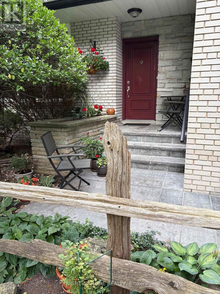 Property Photo:  3325 Enniskillen Circle  ON L5C 2M9 