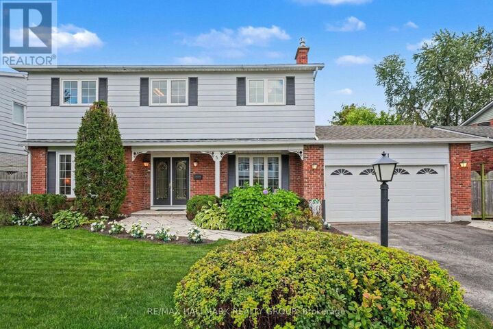 Property Photo:  41 Denewood Crescent  ON K2E 7G4 