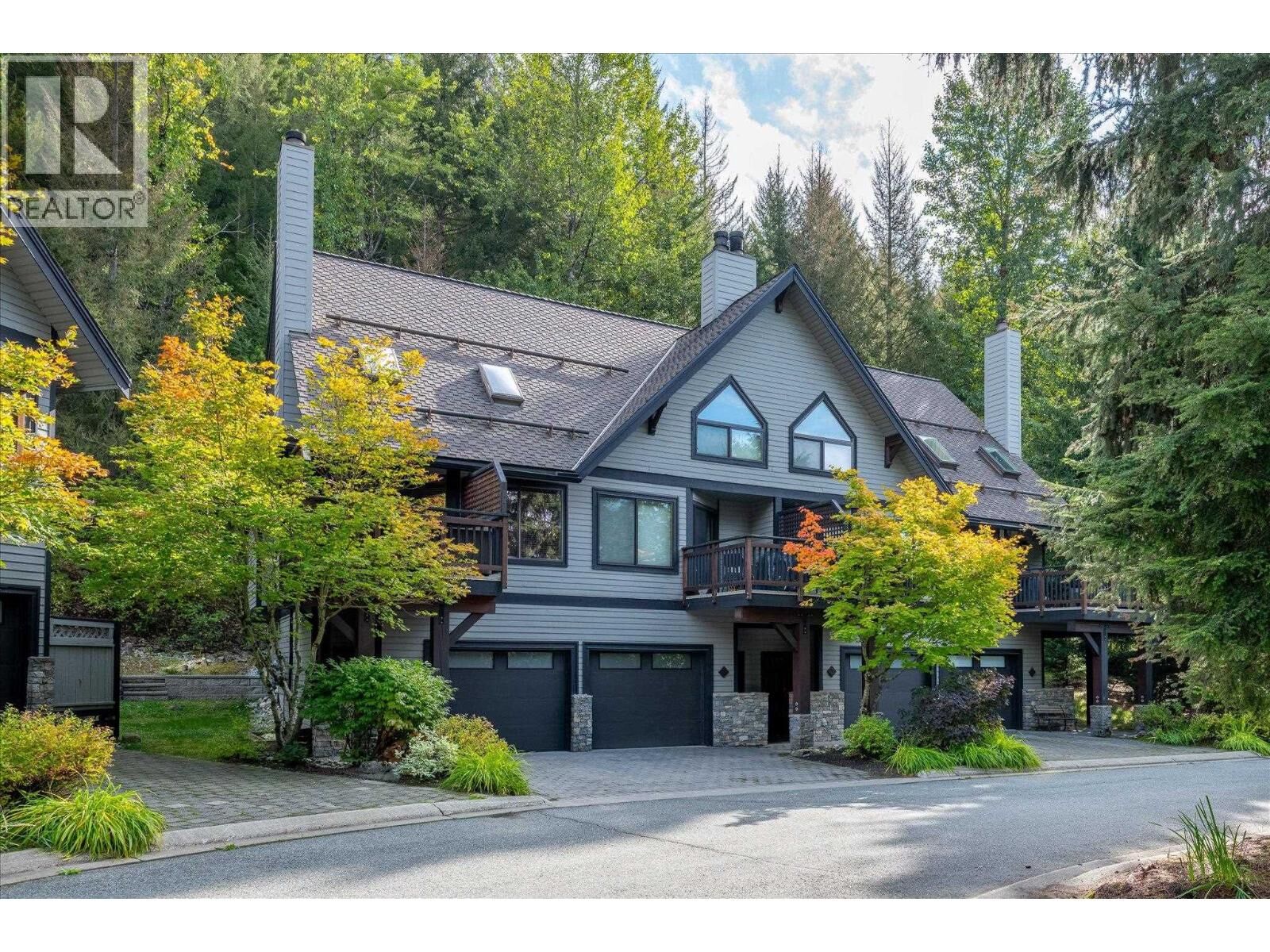 Property Photo:  2014 London Lane 4  BC V8E 0B6 