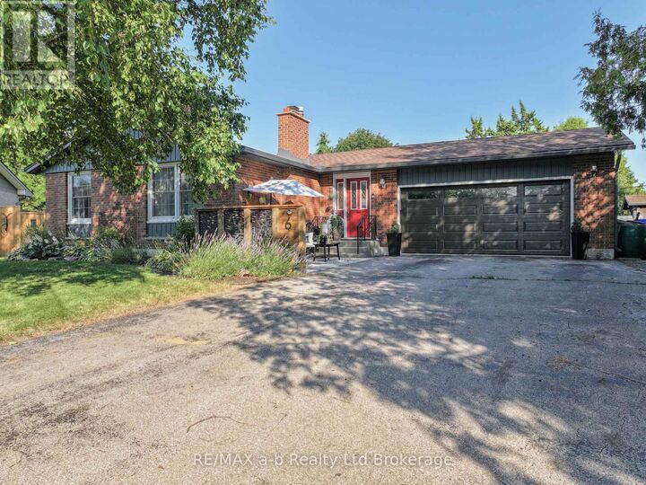 Property Photo:  6 Camdon Court  ON N4G 4B3 