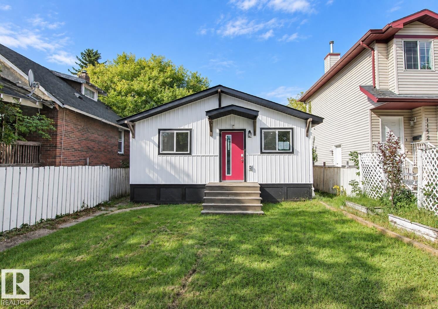 Property Photo:  11524 81 Street NW  AB T5B 2R8 