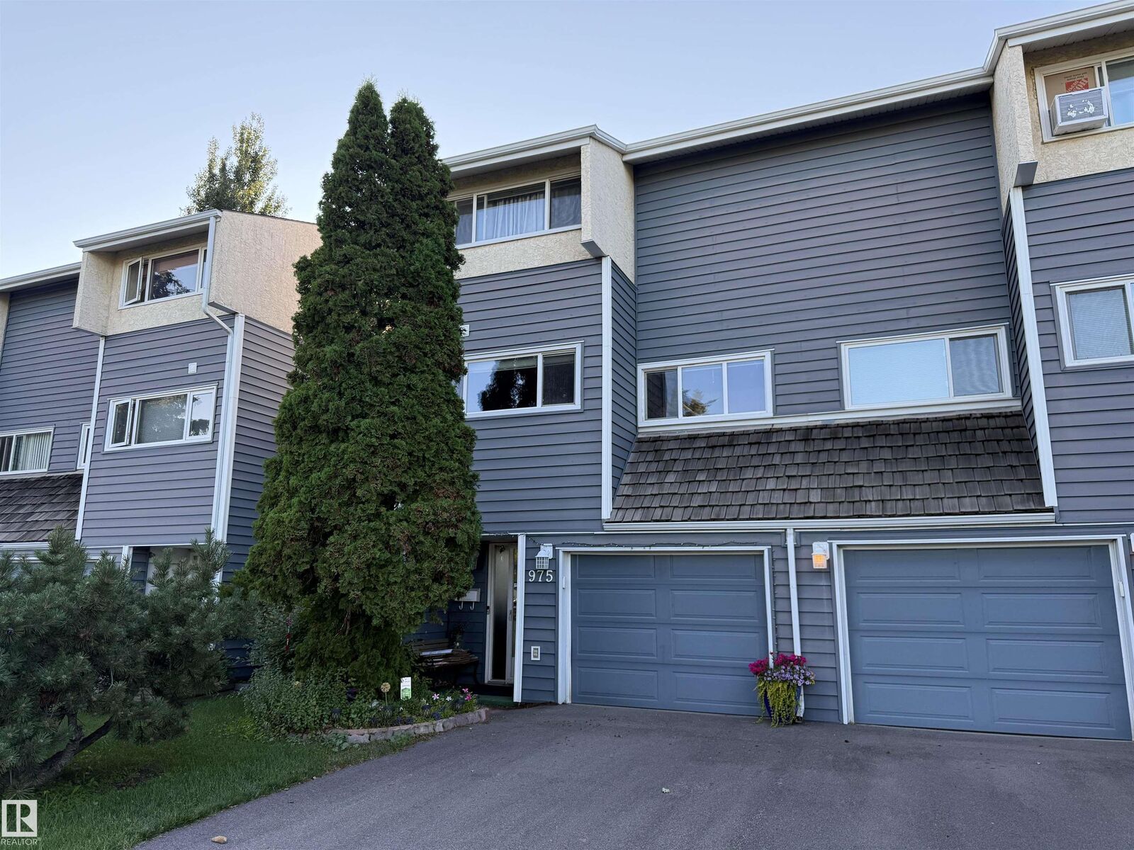 Property Photo:  975 Millbourne Road NW  AB T6K 0T2 