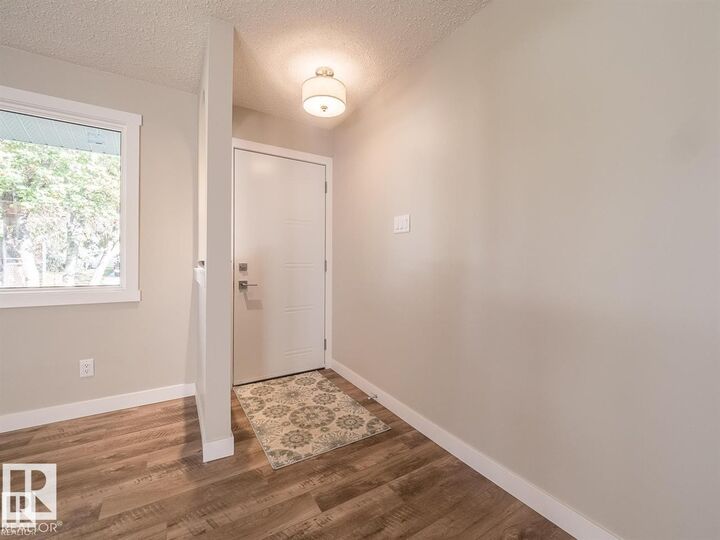 Property Photo:  6 Greenview Crescent  AB T8N 0T1 