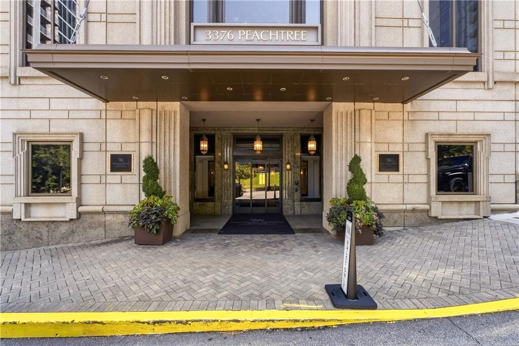 Property Photo:  3376 Peachtree Road NE 42A  GA 30326 