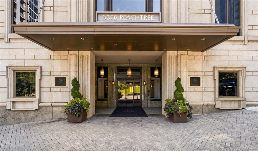 Property Photo:  3376 Peachtree Road NE 42A  GA 30326 