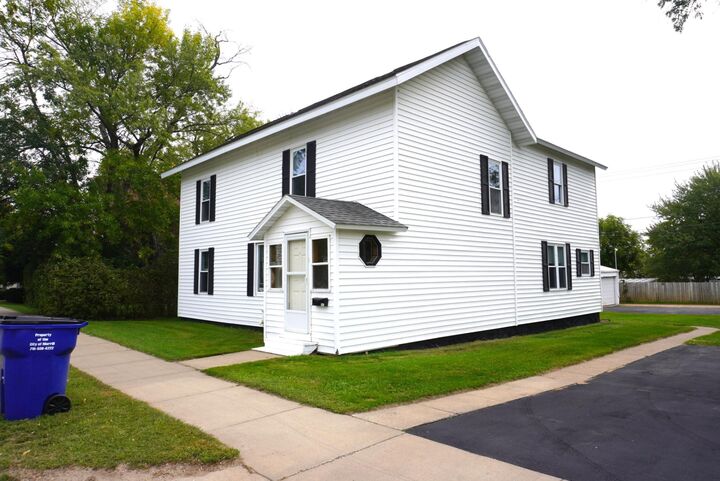 Property Photo:  1605 Main St E  WI 54452 