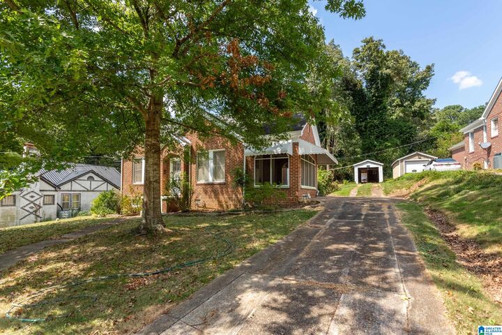 Property Photo: 2124 Woodland Avenue AL 36207