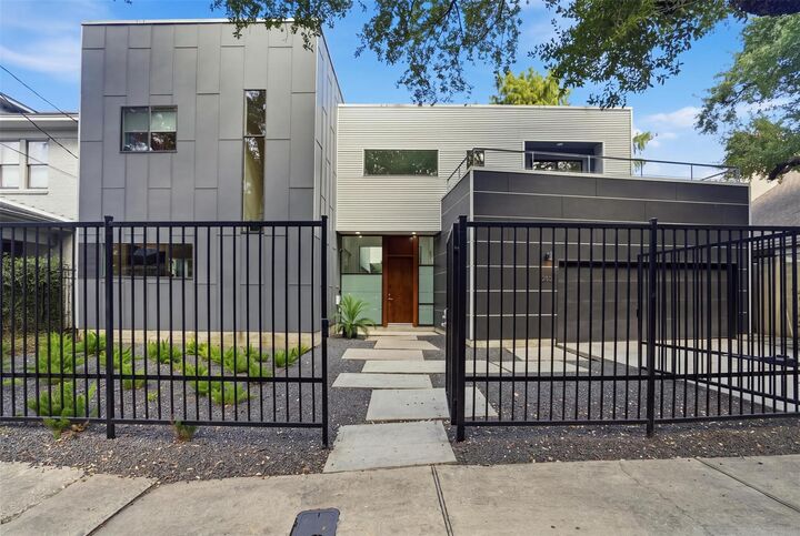 Property Photo:  2412 Helena Street  TX 77006 