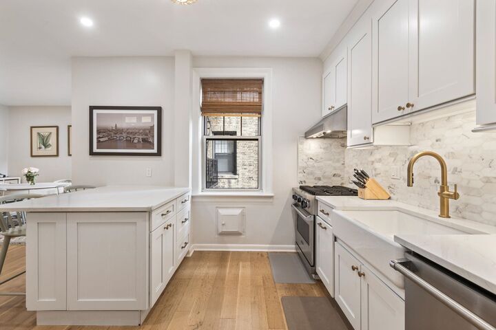 Property Photo:  1000 Hudson St 204  NJ 07030 