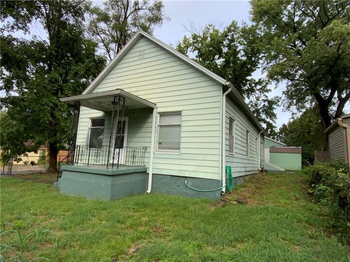 Property Photo: 506 Vine Street KS 66048
