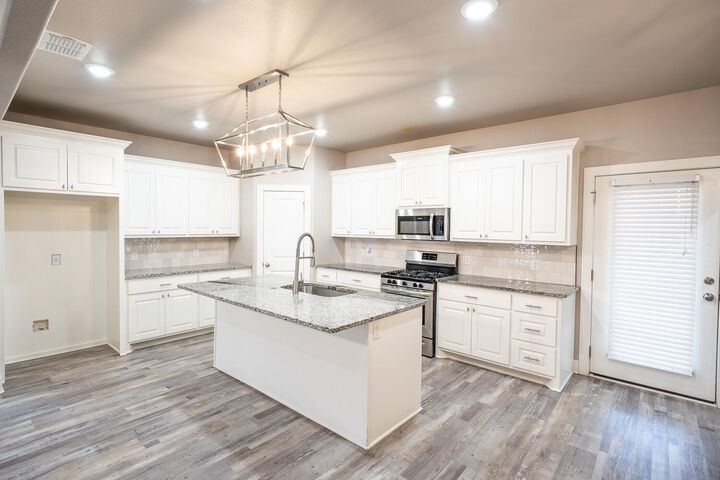 Property Photo: 402 Cowboy Lane TX 79382