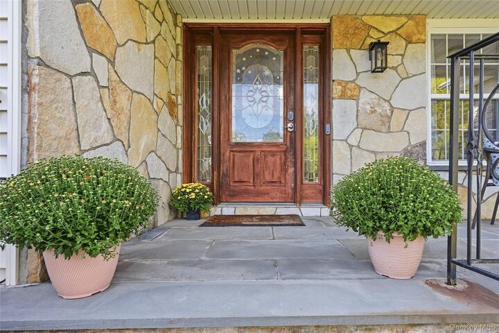 Property Photo:  20 Jill Court  NY 12563 