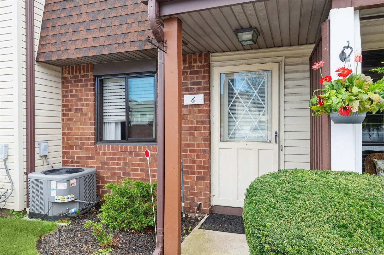 Property Photo:  6 Cambridge Drive W  NY 11726 