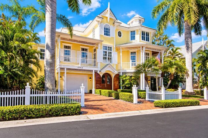 Property Photo:  12914 Yacht Club Place  FL 34215 