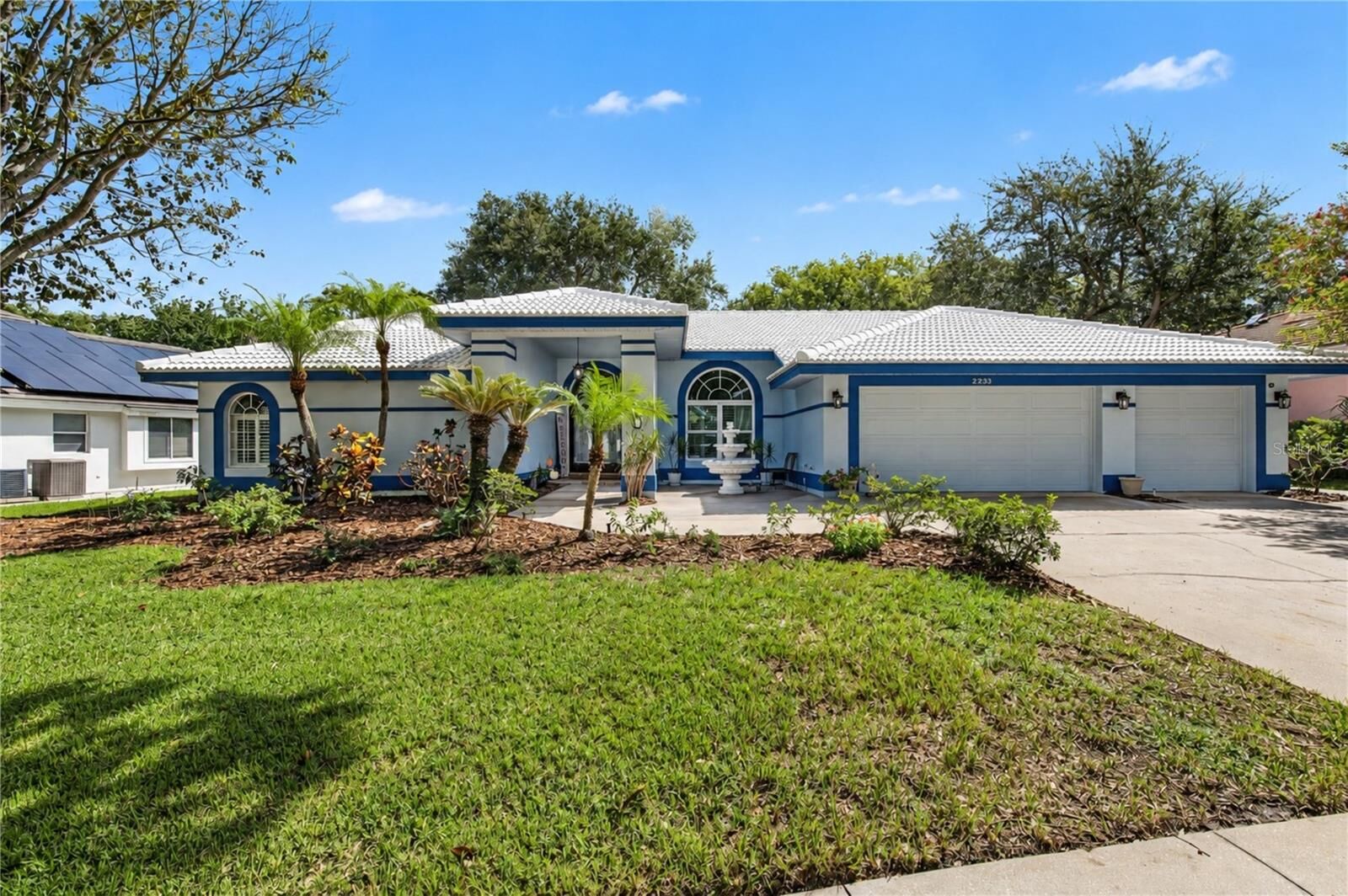 Property Photo: 2233 Pinnacle Circle S FL 34684