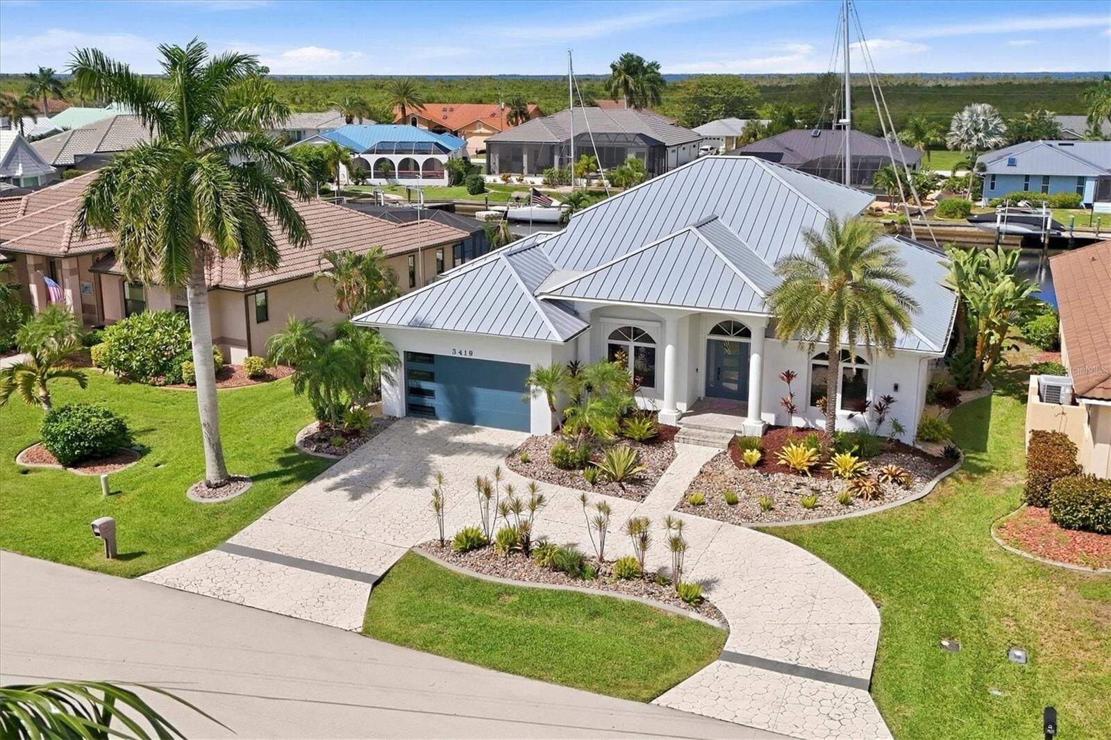 Property Photo:  3419 Curacao Court  FL 33950 