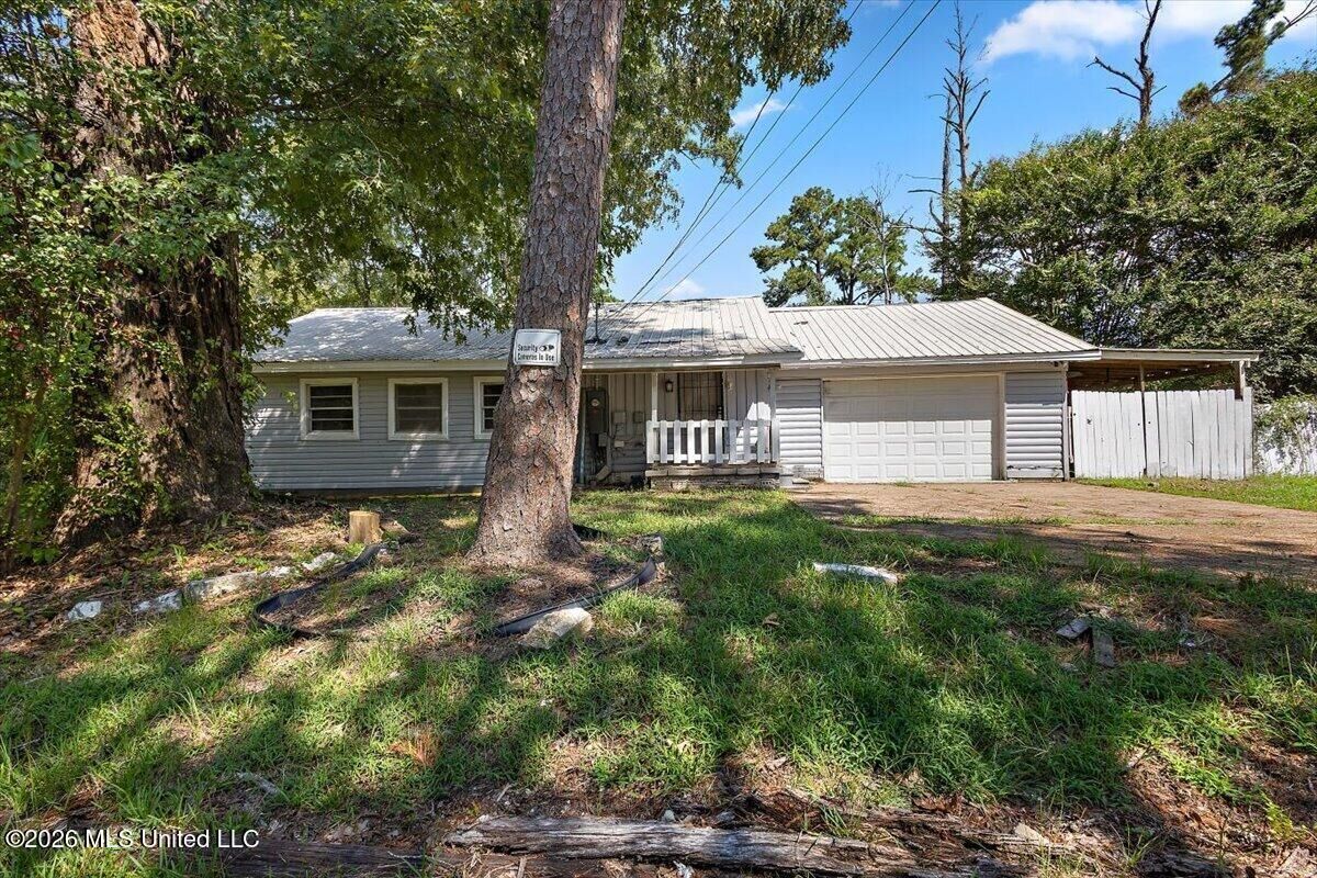 Property Photo: 1446 Lakeview Avenue MS 39212
