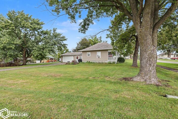 Property Photo:  110 S John Street  IA 52571 