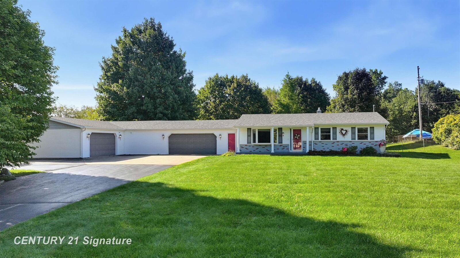Property Photo: 3402 E Lake Road MI 48420