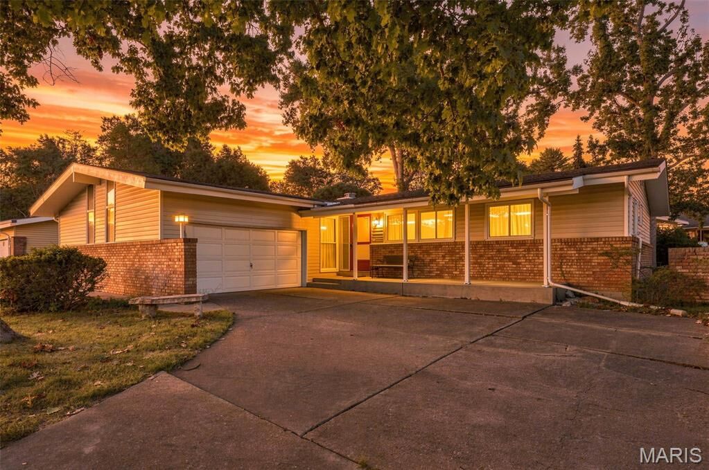 Property Photo: 1658 Rathford Drive MO 63146