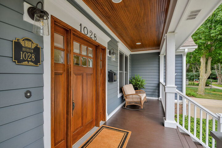 Property Photo:  1028 Shady Lane  IL 60137 