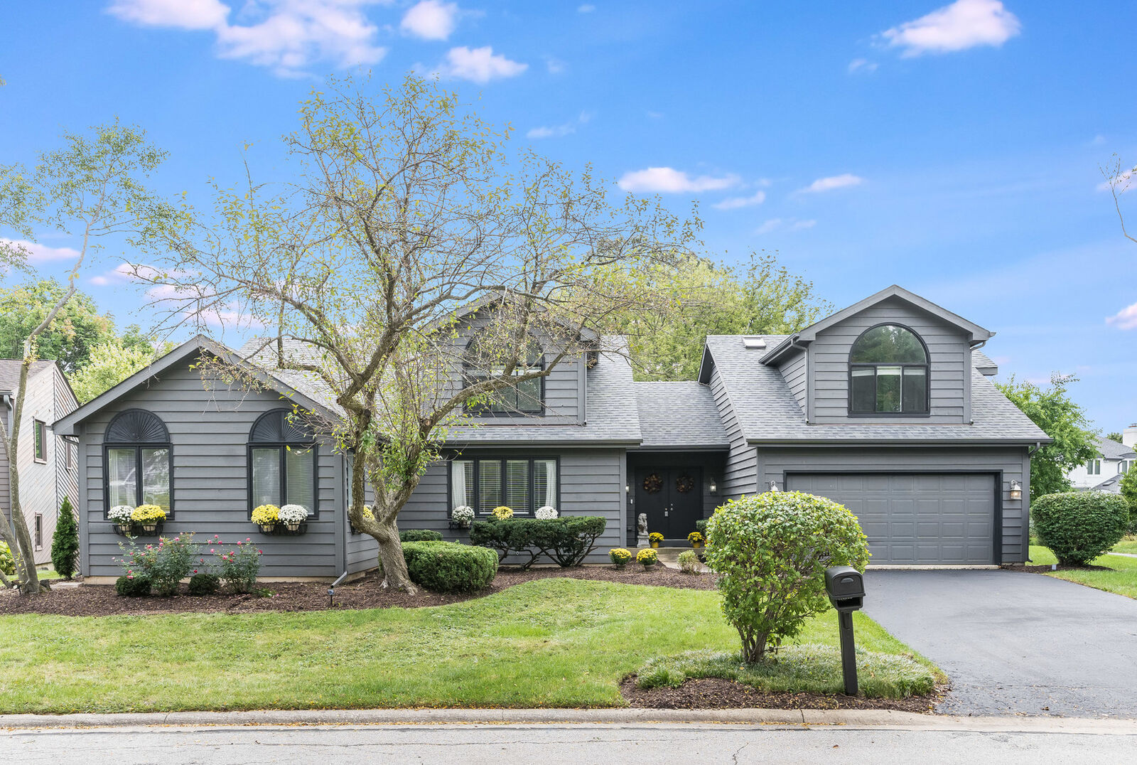 Property Photo:  1923 Hillside Lane  IL 60532 