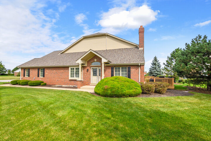 Property Photo: 1876 Royalglen Drive IL 60451