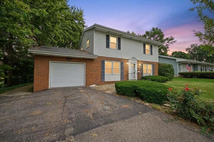 Property Photo:  307 S 7th Street  IL 60921 