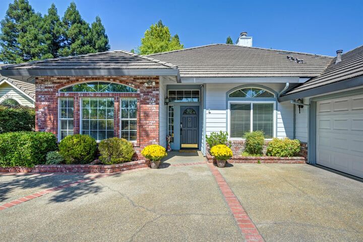 Property Photo:  320 Emerson Court  CA 95661 