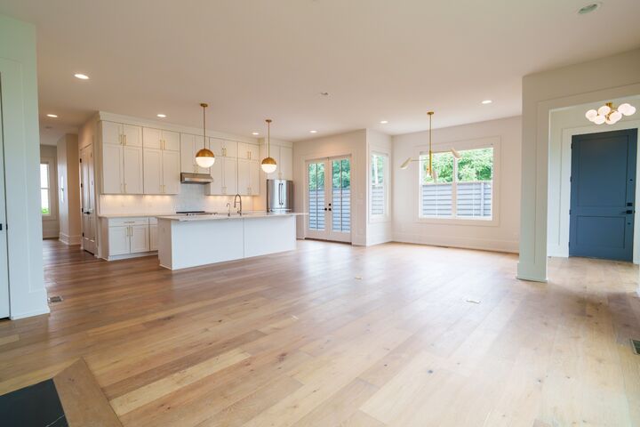 Property Photo:  725 Park Cir  TN 37205 