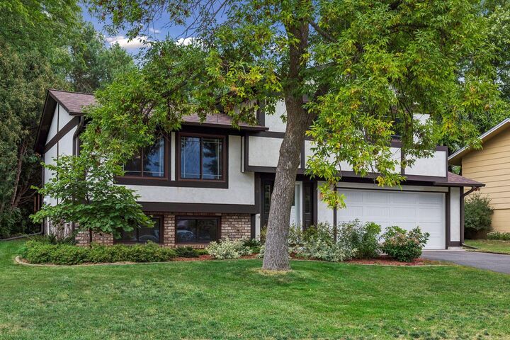 Property Photo: 1013 Robinhood Place MN 55126