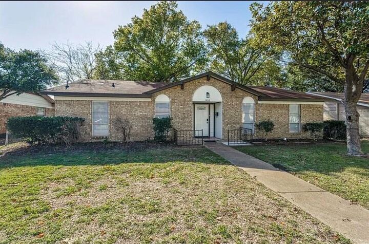 Property Photo:  1606 Travis Street  TX 75042 
