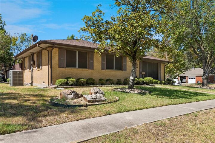 Property Photo: 601 Line Drive TX 76240