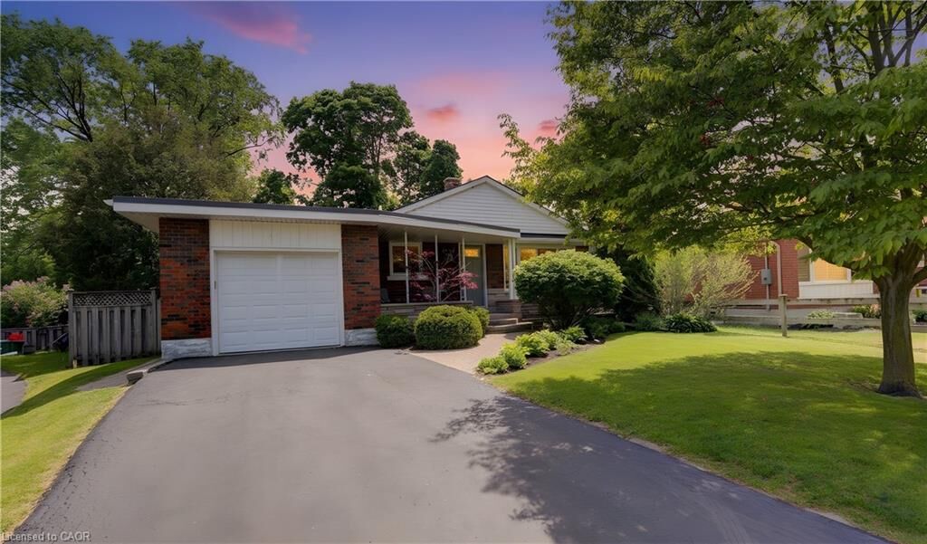 Property Photo:  71 Pinecrest Drive  ON N2A 2G6 
