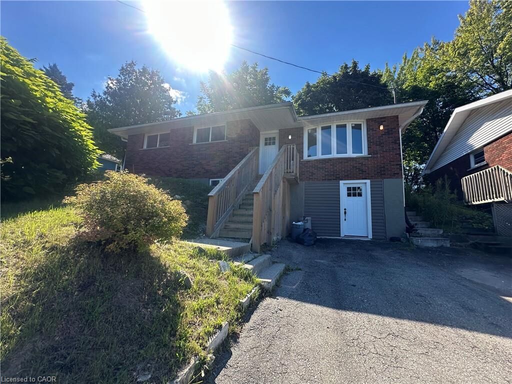Property Photo:  16 Poplar Street Upper  ON N3Y 1B2 