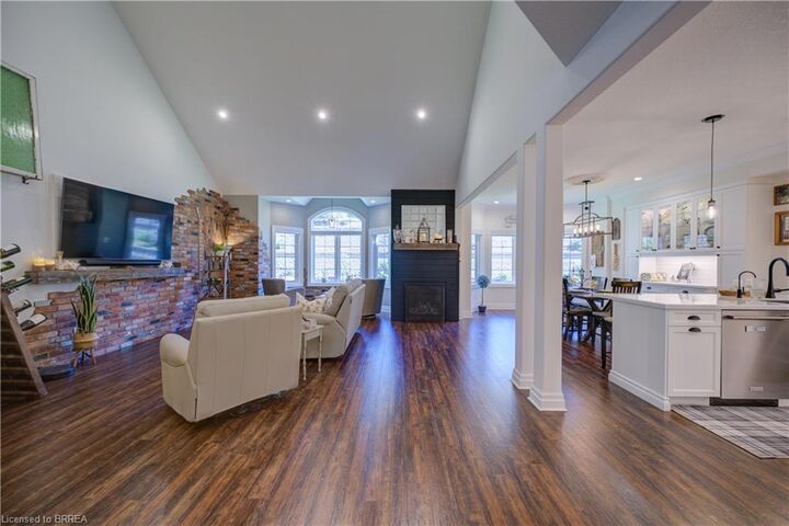 Property Photo:  60 Dufferin Avenue 9  ON N3T 0J1 