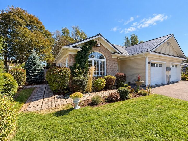 Property Photo:  309 Duke Street  PE C1N 3T7 