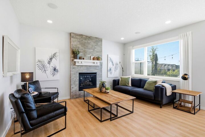 Property Photo:  24 Sunrise Common  AB T4C 2R8 