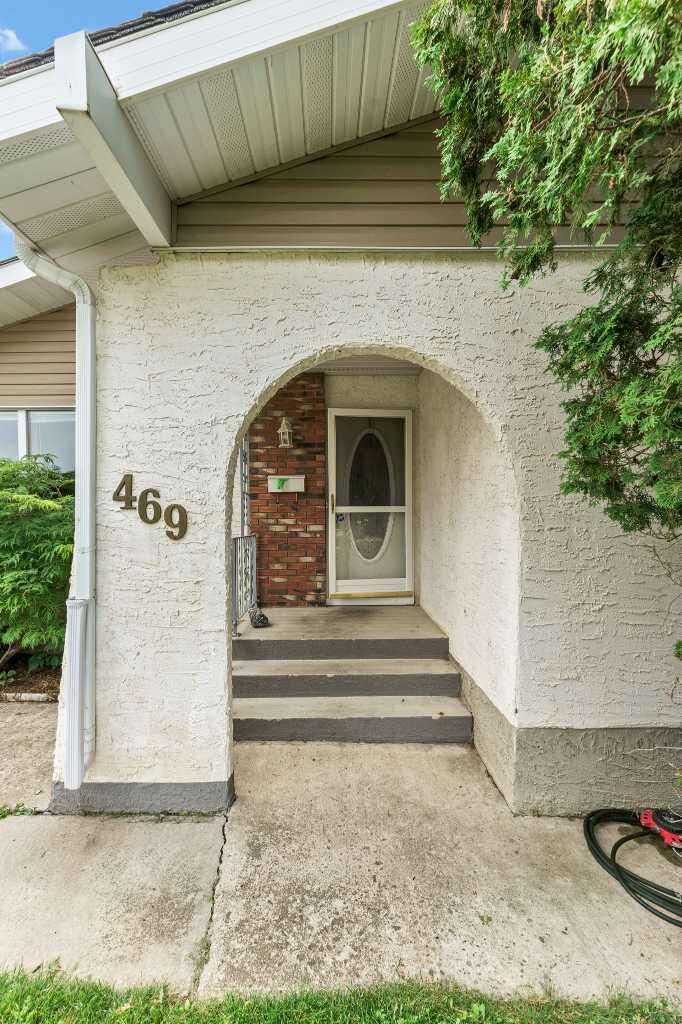 Property Photo:  469 19 Street NE  AB T1C 1G2 