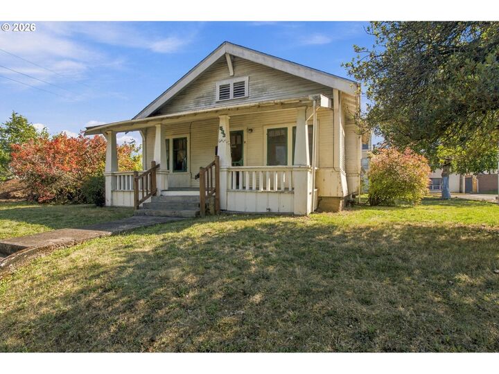 Property Photo:  533 D St  OR 97477 