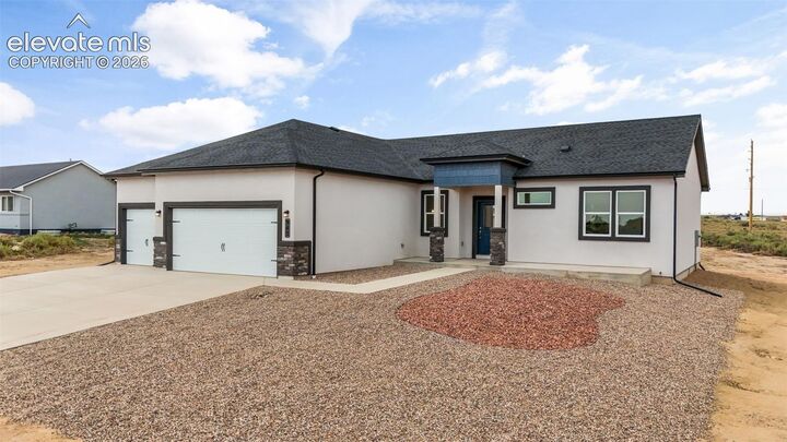Property Photo:  943 E Moonbeam Drive  CO 81007 