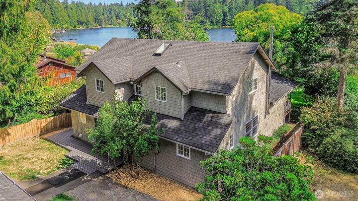 Property Photo: 18404 W Spring Lake Drive SE WA 98058