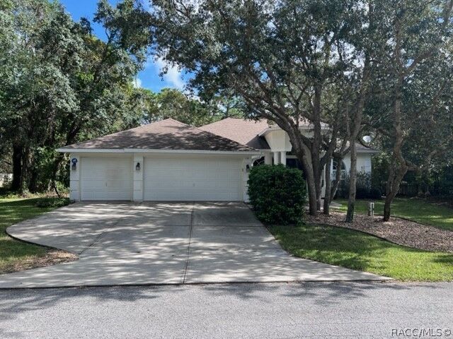 Property Photo: 18 Euphorbia Court FL 34446