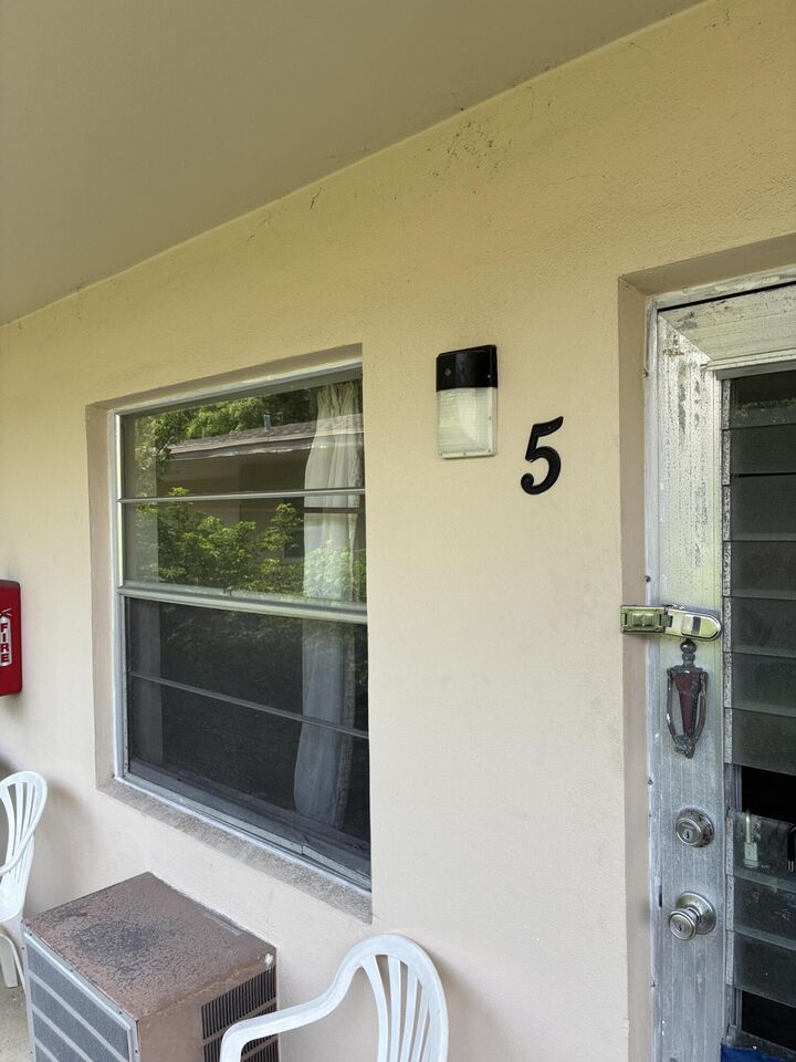 Property Photo:  1746 3rd Avenue N 5  FL 33460 