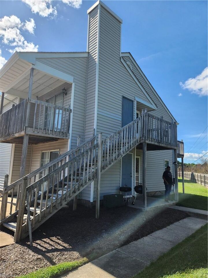 Property Photo: 3700 Towne Point Rd B VA 23703