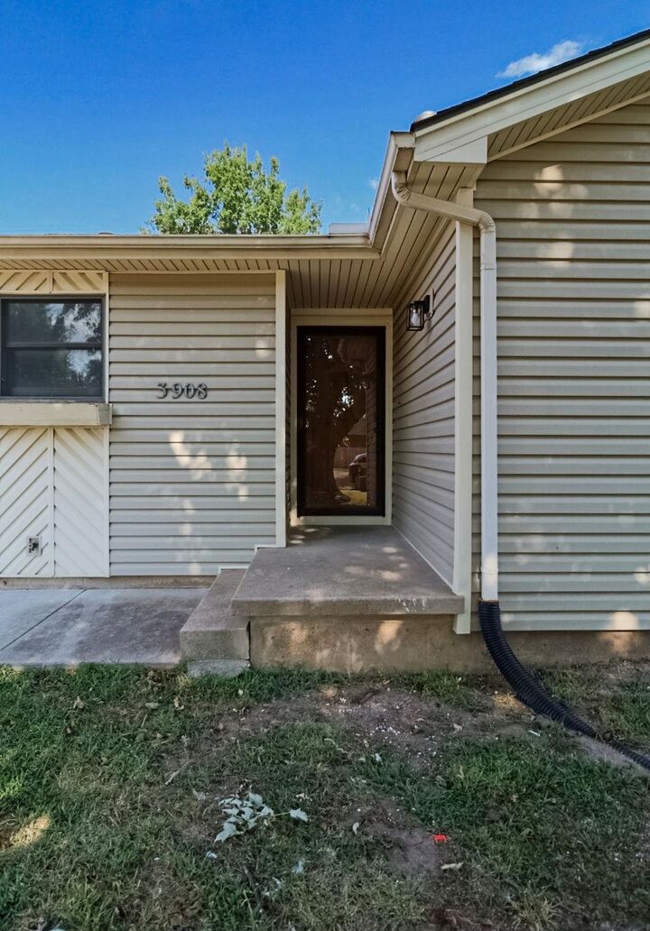 Property Photo:  3908 S Gilda Cir  KS 67215 