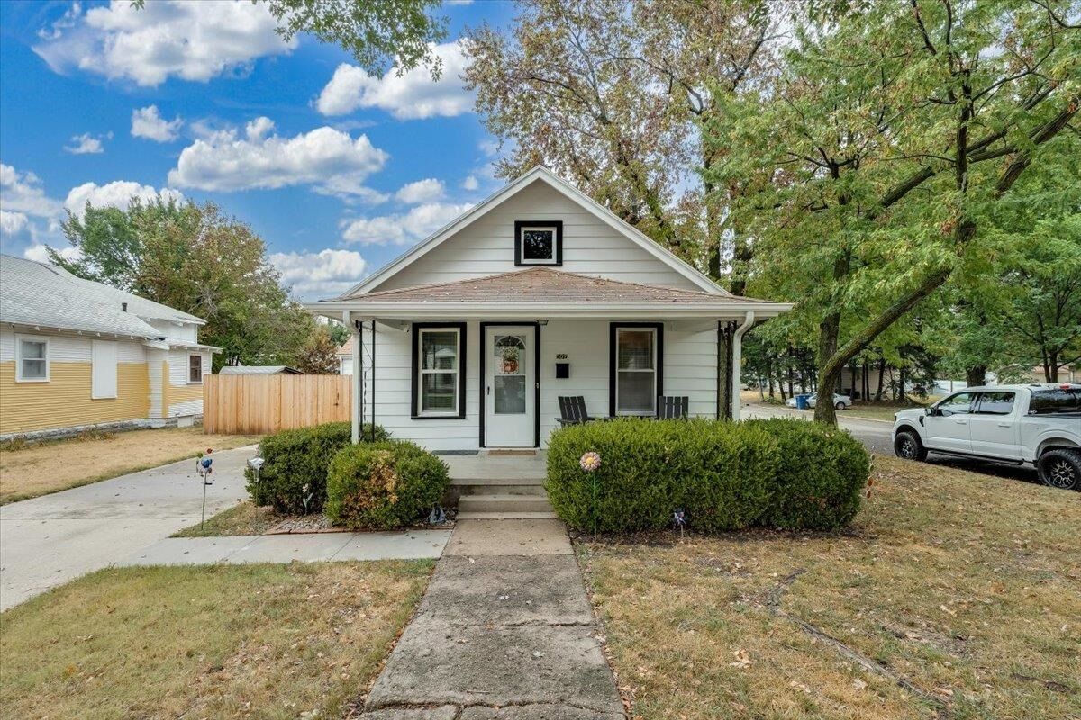 Property Photo: 502 N Logan St KS 67114