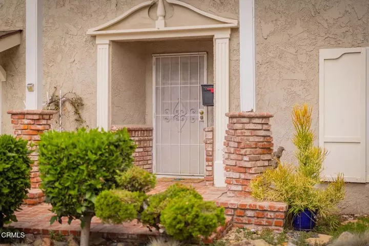 Property Photo:  6469 Tanager Street  CA 93003 